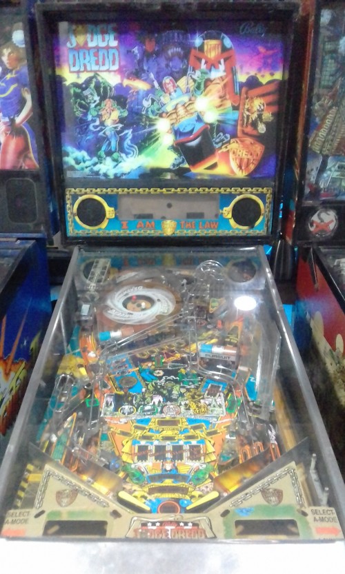 COSTARICA1993BALLYJUDGEDREDDPINBALLMACHINE.jpg