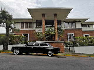 RETROMANSION.COSTARICALIMOUSINETRANSPORTATIONMERCEDESW123300D.jpg